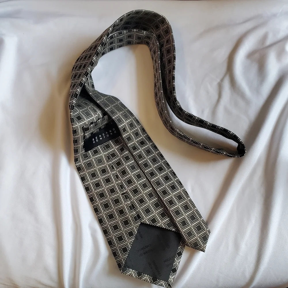 Bergamo New York men's Black and white  tie